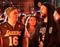 Un rapero cuarentón vuelve a la universidad tras hacer una apuesta en ‘Matusalén’, reencontrándose con el amor de su juventud