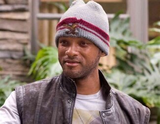 'Hancock' es un superhéroe en horas bajas por culpa de su adicción al alcohol y su mala conducta