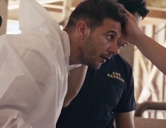 Joaquín Sánchez hace una propuesta a un granjero en 'El capitán en Japón'