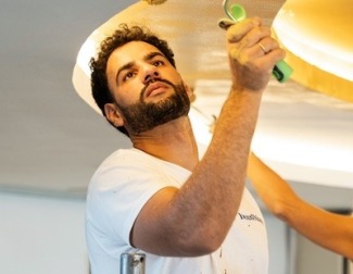 Los decoradores de 'DecoMasters' asumen el reto de renovar el lobby de dos hoteles