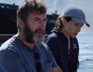 'Los Tigres' sigue a dos hermanos buceadores que tratarán de paliar su situación económica con una misión de alto riesgo