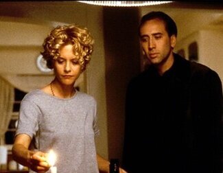 Seth, un ángel recién llegado a la Tierra termina enamorándose de una bella cirujana reacia a creer en lo sobrenatural en 'City of Angels'