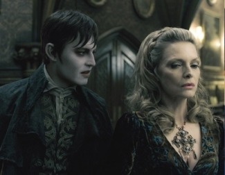 Tras dos siglos enterrado vivo, un vampiro aparece en 1972 dispuesto a restaurar su mansión en 'Sombras tenebrosas'