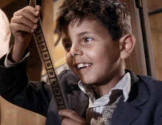 'Cinema Paradiso' cruza el destino del pequeño Salvatore con el de Alfredo, el apasionado operador del cine del pueblo