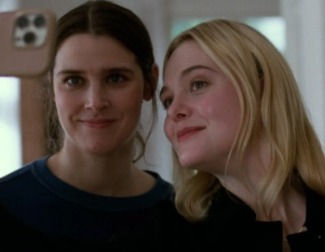 En 'Valor sentimental', un director de cine intenta convencer a su distanciada hija de que protagonice su nueva película