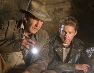 En 'Indiana Jones y el Reino de la Calavera de Cristal', en el apogeo de la Guerra Fría, Jones viaja a Perú para buscar la calavera, pero un letal agente prosoviético también la busca
