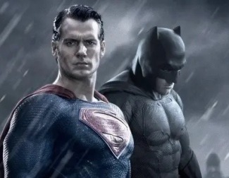 El multimillonario Wayne cree que Superman es una amenaza para la humanidad y decide proteger al mundo bajo la apariencia de Batman en 'Batman v Superman: El amanecer de la justicia'