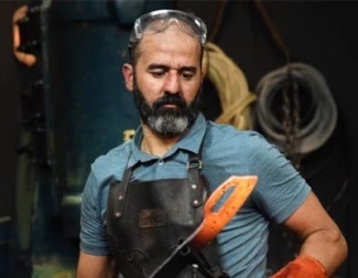 Los mejores herreros de espadas compiten para crear las mejores armas y demostrar su eficacia en 'Forjado a fuego'