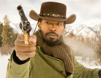 'Django Desencadenado' es un esclavo africano liberado por un cazarrecompensas alemán y se convierte en su aprendiz