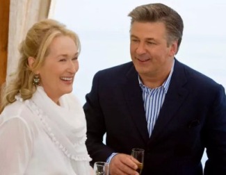 Alec Baldwin y Meryl Streep protagonizan esta comedia romántica de la que también forma parte Steve Martin