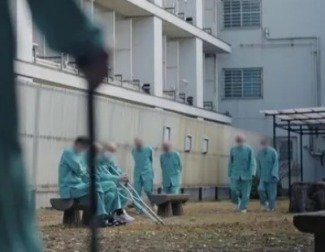 Ancianos encarcelados en Japón en 'Fuera de cobertura'