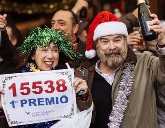 Bego y Agustín, un matrimonio jubilado, idean un arriesgado plan para reunirse con sus hijos en 'Un lío de millones'