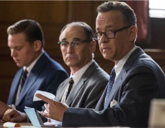 James B. Donovan defiende ante los tribunales estadounidenses a Rudolf Abel, presunto espía de la KGB en 'El puente de los espías'