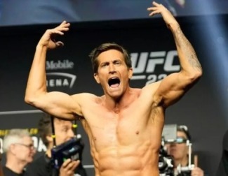 Jake Gyllenhaal se pone cachas en "Road House. De profesión: duro"