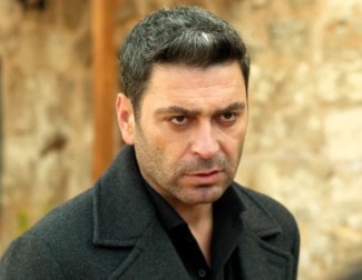 Cihan amenaza de muerte a sus enemigos para salvar la vida de Kaya