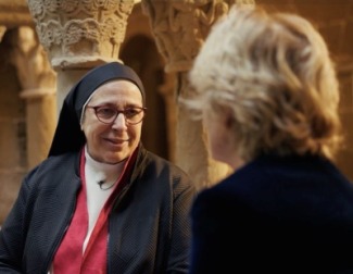 Sor Lucía Caram se mete en un jardín con Mercedes Milá
