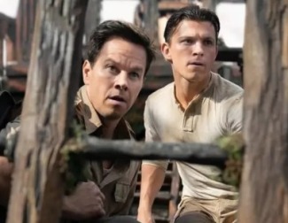 Tom Holland y Mark Wahlberg son Nathan Drake y Sully
