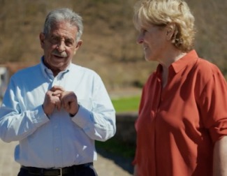Miguel Ángel Revilla se mete en un jardín con Mercedes Milá