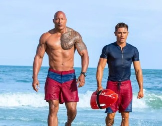 Zac Efron y Vin Diesel en "Baywatch: Los vigilantes de la playa"
