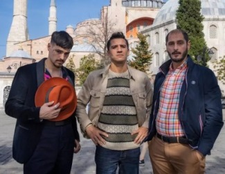 Tres amigos viajan a Turquía "Por los pelos"