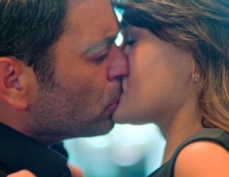 La huida de Alya termina en un beso