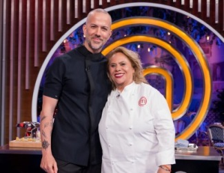 Carmina Barrios y Gianni Pinto visitan 'MasterChef Celebrity Legends'