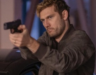 Alex Pettyfer protagoniza 'Red de traición'