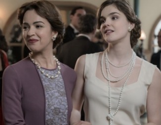 Anuncio del compromiso entre Jaime y Clara en 'Las hijas de la criada'