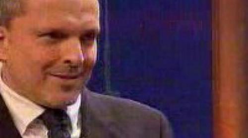 Miguel Bosé hipnotiza a Sara y Palin en 'Buenafuente'