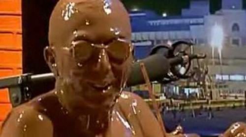 Berto se baña en chocolate