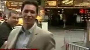 Un reportero de ABC golpea a un fan borracho de Michael Jackson