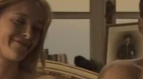 Alfredo y Elena se despiertan juntos en la cama en 'Doctor Mateo'