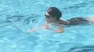 Aroa no se quiere bañar en la piscina de 'Curso del 63'