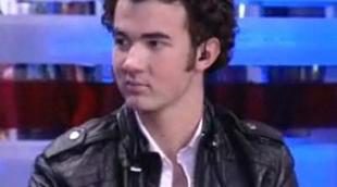 Los Jonas Brothers cantan "Volando voy" en 'El hormiguero'