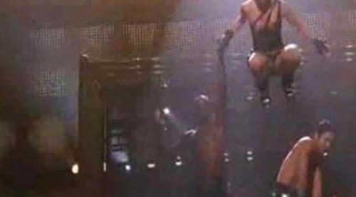 Caída de Jennifer Lopez en los AMA