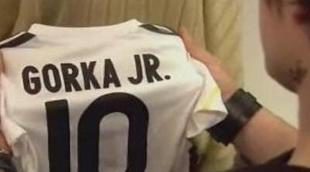 Ruth le regala a Gorka una camiseta del Real Madrid en 'Física o Química'