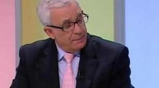 Curri Valenzuela tira su ordenador al suelo