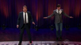 James Corden y Sean Hayes tocan el "Sorry" de Justin Bieber en el piano gigante de "Big"