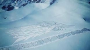 El espectacular escudo gigante de 'Game of Thrones' que un hombre realizó caminando 32 kilómetros sobre la nieve