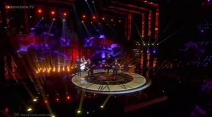 Actuación de Holanda, Douwe Bob "Slow Down" en Eurovisión 2016