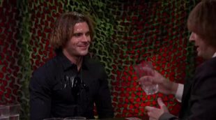 Zac Efron termina completamente empapado tras enfrentarse a Jimmy Fallon en una guerra de agua