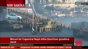 Este es el momento en el que los soldados turcos se rinden en Estambul