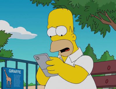 Homer Simpson se une a la fiebre de Pokémon Go en 'Los Simpson'