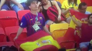 JJOO Río 2016: un aficionado arroja al suelo la bandera de España y la cambia por la senyera al aparecer en la pantalla gigante