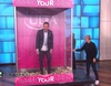 Bryan Cranston visita a Ellen para recaudar dinero metiéndoselo en los calzoncillos
