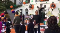 Obama canta "Purple Rain" cuando aparece un niño vestido de Prince en el día de Halloween