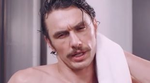 James Franco muestra su apoyo a la candidatura de Hillary Clinton recién salido de la ducha