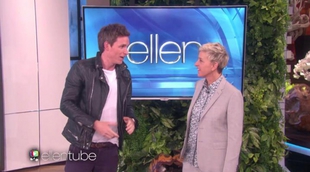 Eddie Redmayne demuestra lo bien que juega ala mímica en su visita a 'The Ellen Show'