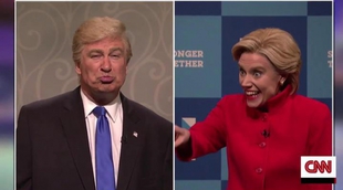 'Saturday Night Live' pilla a Donald Trump besándose con Putin y con un miembro del Ku Klux Klan