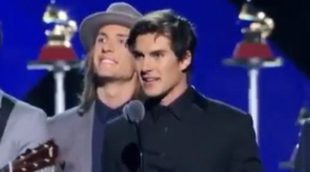 El monumental error del cantante de Dvicio con Juan Gabriel en los Grammy Latino